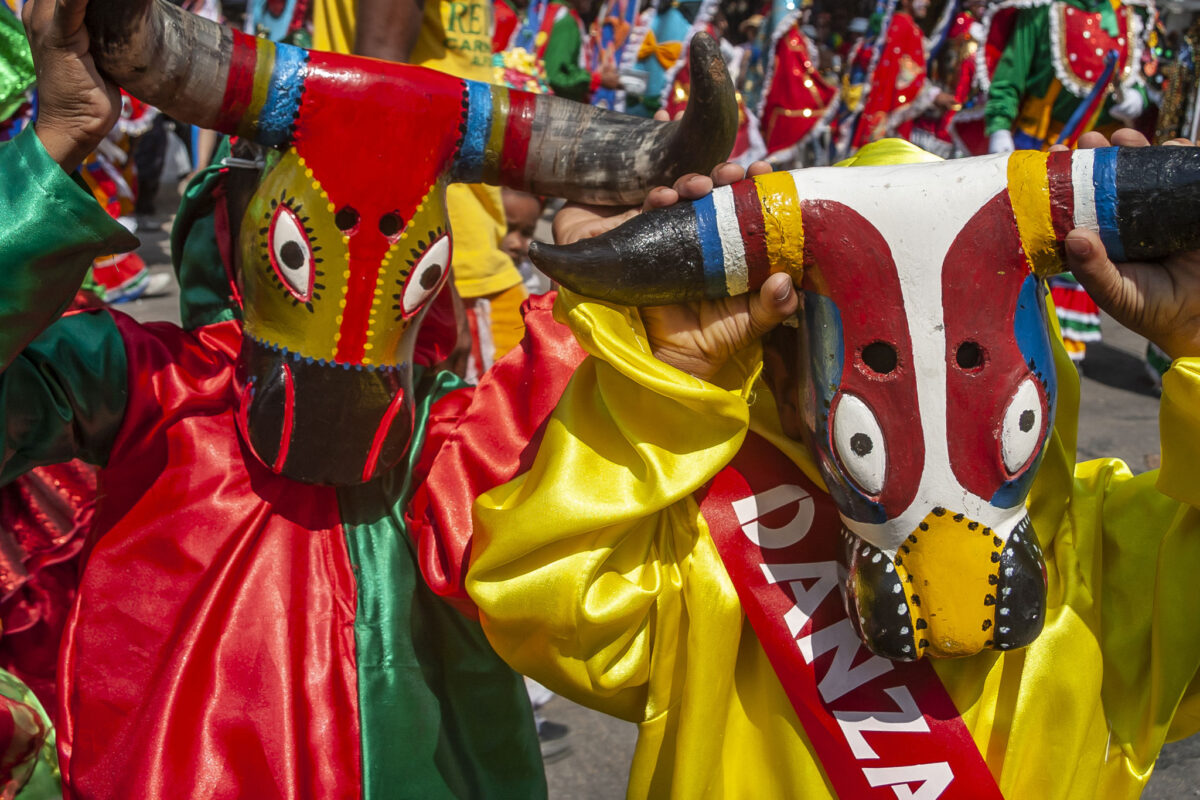 carnaval de barraquilla torito cap las cadenas